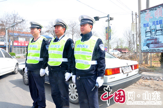 濱州陽信交警全力做好中國濱州陽信第二十七屆梨花會交通安保工作