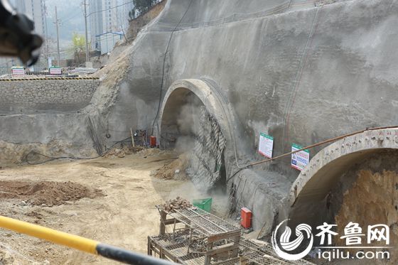 目前，二環南路東延和二環東路南延工程隧道橋梁等施工作業面已全面展開施工，各施工面均已按計劃進洞。