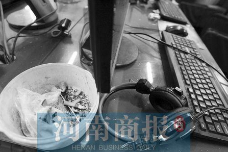 學校微機室變網吧 打遊戲抽煙能通宵每小時兩元（組圖）