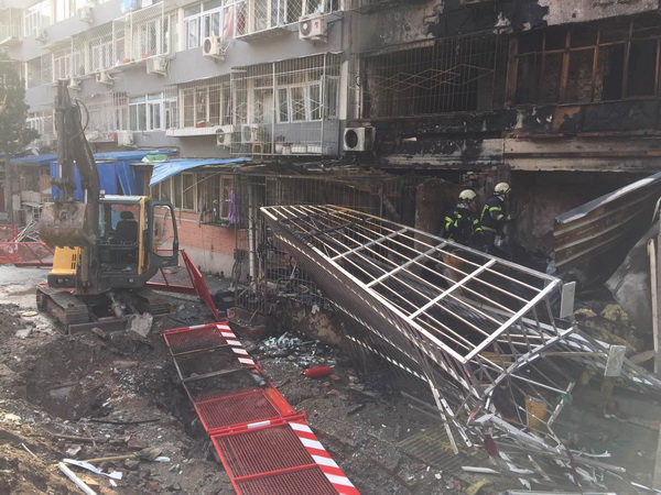 北京西直门小区爆炸已造成一人死亡 楼顶疑似炸飞(组图)