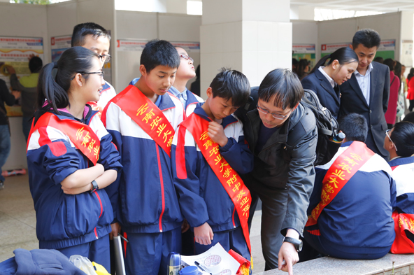 我校初一年级学生积极参与第31届昆明市青少年科技创新大赛