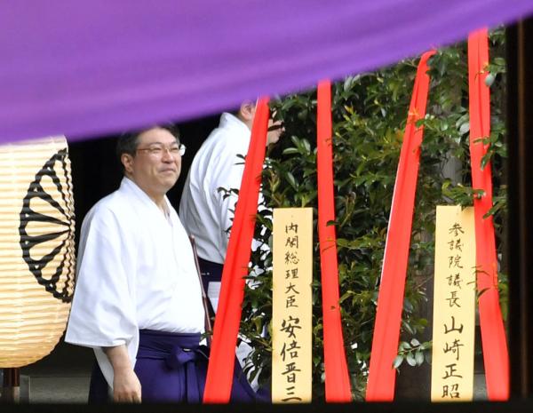 安倍不參拜靖國神社 擬僅供奉“真榊”祭品（組圖）