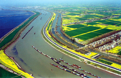 “十三五”期，加快港口和航道基礎設施建設，提升內河水運的通過能力和服務水準，將是山東省內河水運發展的首要任務。