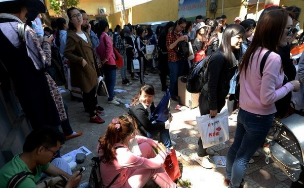 济南:教师招聘现场堪比春运 3000人争67个岗位