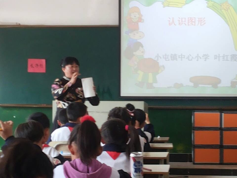 小学教师上课放成人片 家长称这不是老师第一次放这种视频(组图)