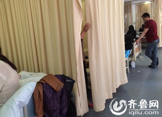 15歲的女生於昨日出現中毒症狀後，今天已經轉院至齊魯醫院中毒科，其母不希望女兒收到打擾。