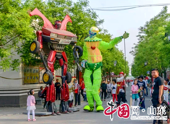 濱州經濟開發區：西班牙大木偶五一期間做客獅子劉