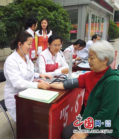 临沂红会开展世界红十字日社区义诊志愿服务活动