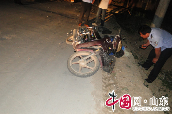濱州陽信：男子騎摩托車摔傷 警民聯手緊急救助