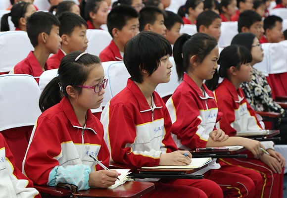 潍坊峡山双语学校开展了“中小学生夏季防溺水安全知识讲座”