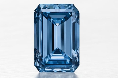 5750万美元 14.62克拉蓝钻拍卖成世界最贵钻石