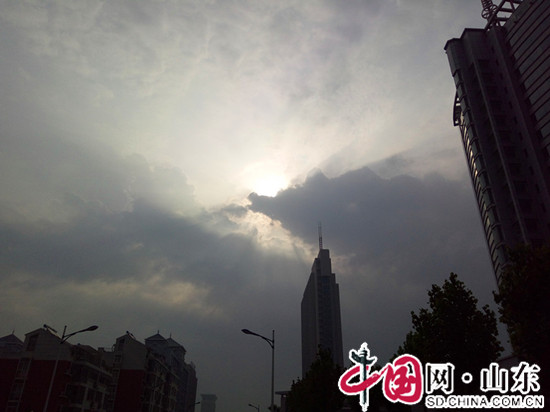 拍客濱州：朝陽呼之欲出 波詭雲譎繪就奇景