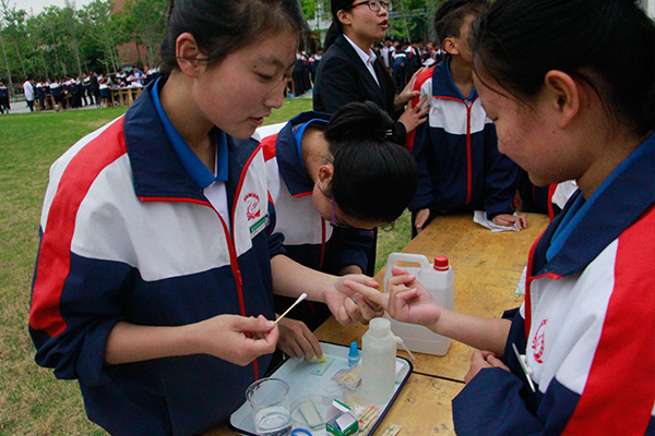 潍坊实验中学初一年级举行生物实践活动