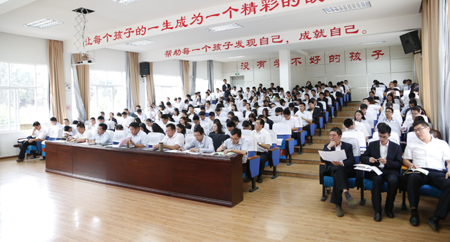 云南农大附中隆重举行271教育课堂学科育人创新展示活动总结大会