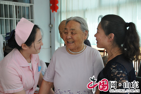 滨州彭李街道办事处：颐寿苑老年公寓160位老人喜穿“爱心衣”