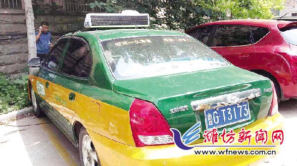 潍坊市交通监察员发现高仿出租车 目前该车已被查扣