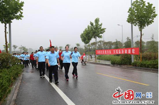 临港区举行“全民健身月”启动仪式暨首届健身徒步行活动