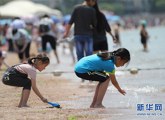 山東青島第一海水浴場提前開放（組圖）