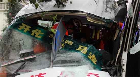 山西大巴撞隧道 大巴車核載35人實載22人未超載