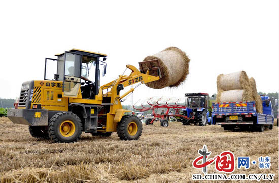 山东郯城：麦秸回收 变废为“宝”