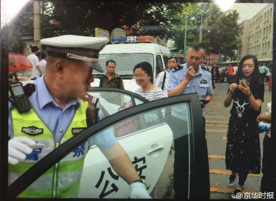 小迷糊！考生走錯考場 交警開車講送達（組圖）