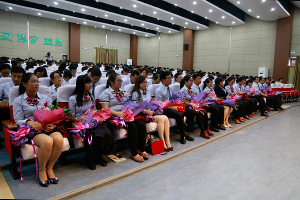 潍坊实验中学隆重举行第十届“271课堂”教学能手表彰大会