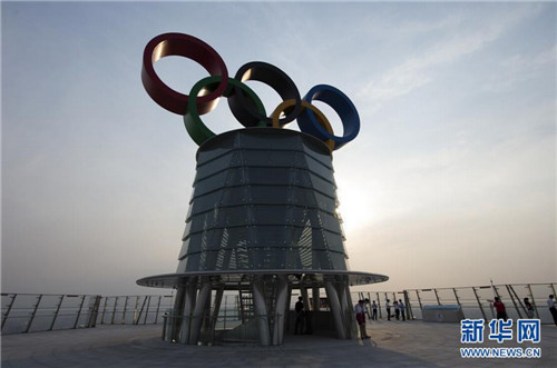 北京奥林匹克塔奥运五环标志落成（组图）