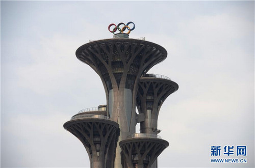 北京奥林匹克塔奥运五环标志落成（组图）