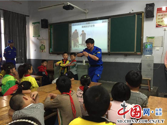 临沂市红十字蓝天救援队开展防灾避险知识普及志愿服务活动