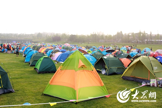 日照白鹭湾首届帐篷节 篝火晚会载歌载舞