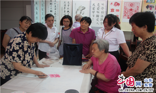 广饶县康居社区举办庆七一居民书画摄影展 