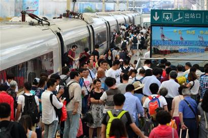 高鐵成市民出行旅遊首選 早晚乘坐如同坐公交