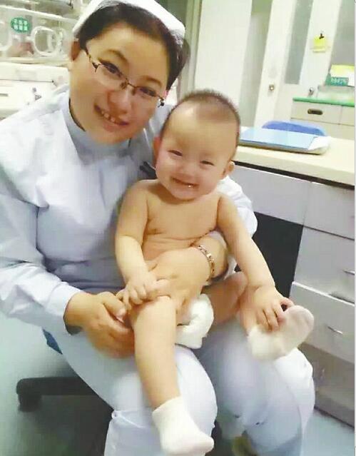 濟南重症監護室裏的健康兒 早産800g遭遺棄如今滿歲