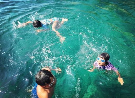 夏日玩水要當心 海邊游泳遠離“斷層浪”（組圖）