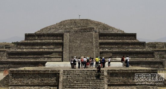 墨西哥 
金字塔 
与 
秦始皇陵 
惊人相似之处