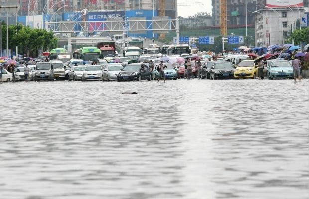 武漢特大洪水造成市民看海 官方解釋排水系統建設標準低