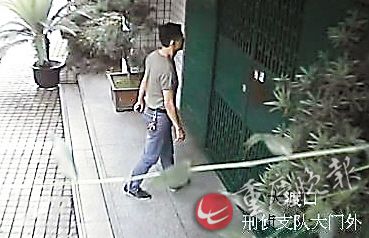 男子假冒警察行骗同时交5女友进公安局显摆被拘