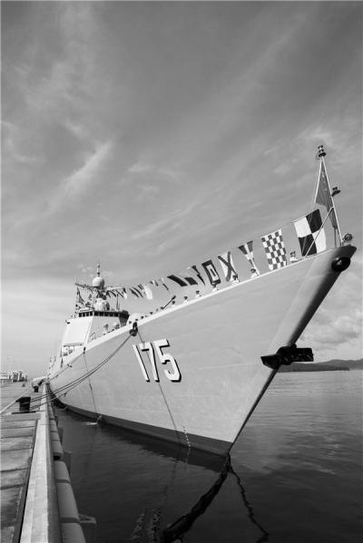 海军新型导弹驱逐舰入列 我国第四艘新一代驱逐舰