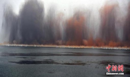 湖北爆破分洪：湖面騰百米煙霧 此後再無牛山湖