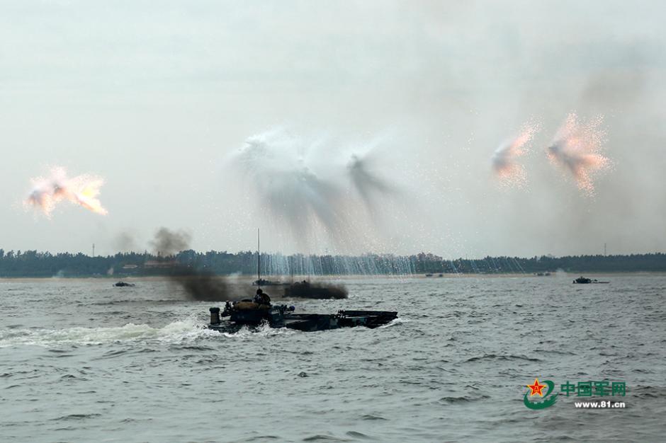 硬氣！中國海軍陸戰隊南海演練登陸進攻（組圖）