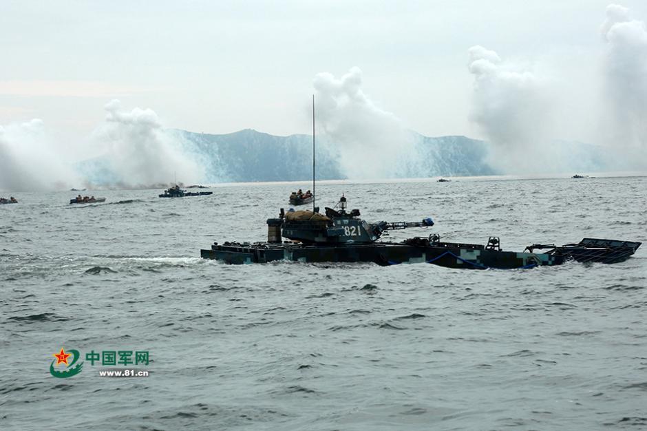 硬氣！中國海軍陸戰隊南海演練登陸進攻（組圖）