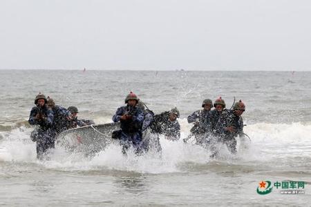 硬氣！中國海軍陸戰隊南海演練登陸進攻（組圖）