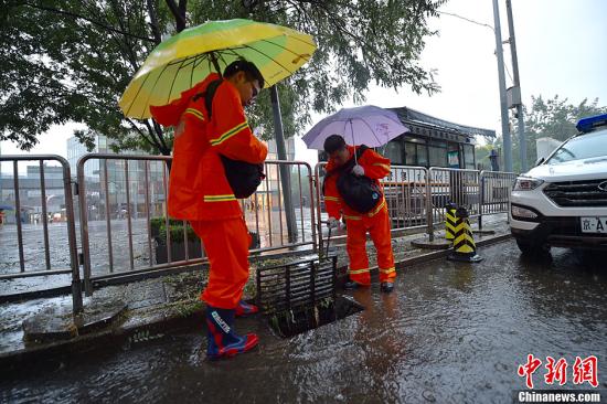 北京今年首次拉響暴雨橙色預警 排水集團出動3000余防汛人員