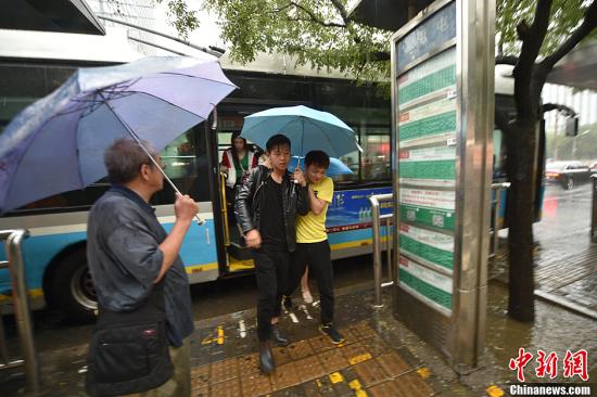 北京今年首次拉響暴雨橙色預警 排水集團出動3000余防汛人員