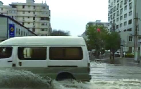 臨沂暴雨預警解除 網友：“白素貞你收手吧”（圖）