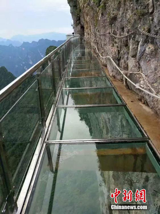 海拔2288米 國內海拔最高玻璃棧道對遊客開放（組圖） 