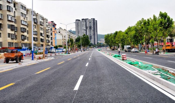 濟南玉函小區南路正式放行通車 曾被“卡脖”十餘年
