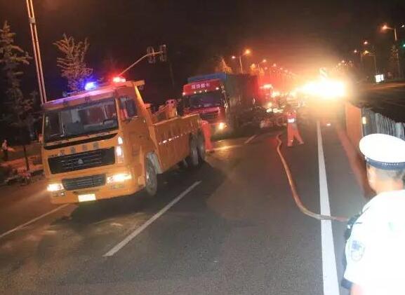 濟南經十西路卡車追尾油箱爆炸 夫妻兩人被燒身亡