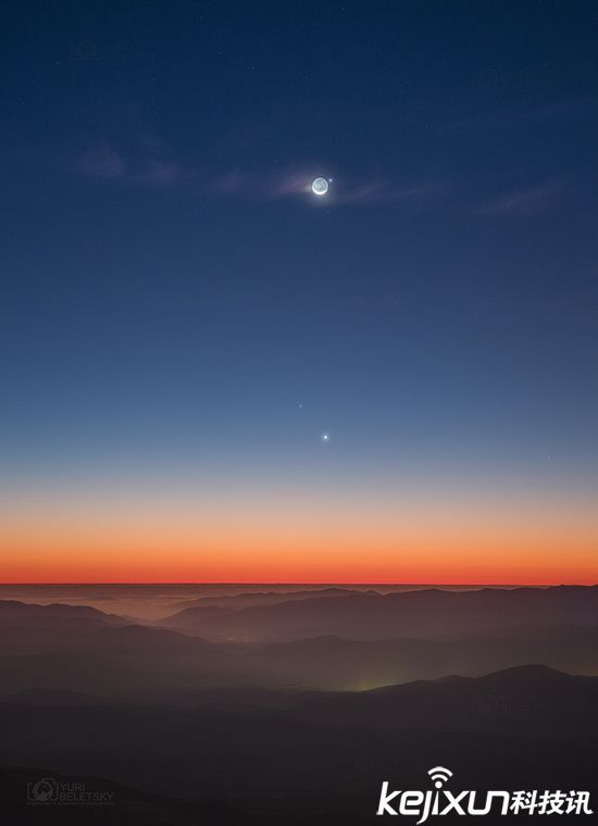 拉斯坎帕納斯獻上天空奇景  
月亮 
與 
水星 
 
水月 
合星