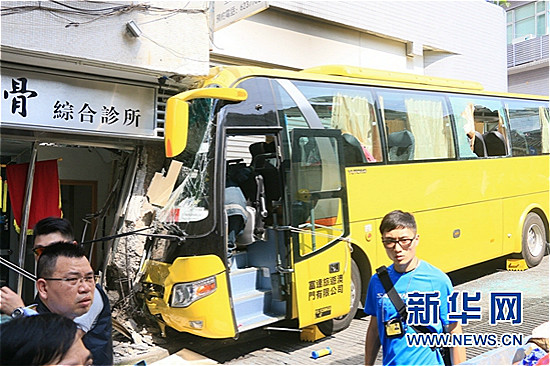 一深圳入境澳门旅游团遇车祸 29人受伤